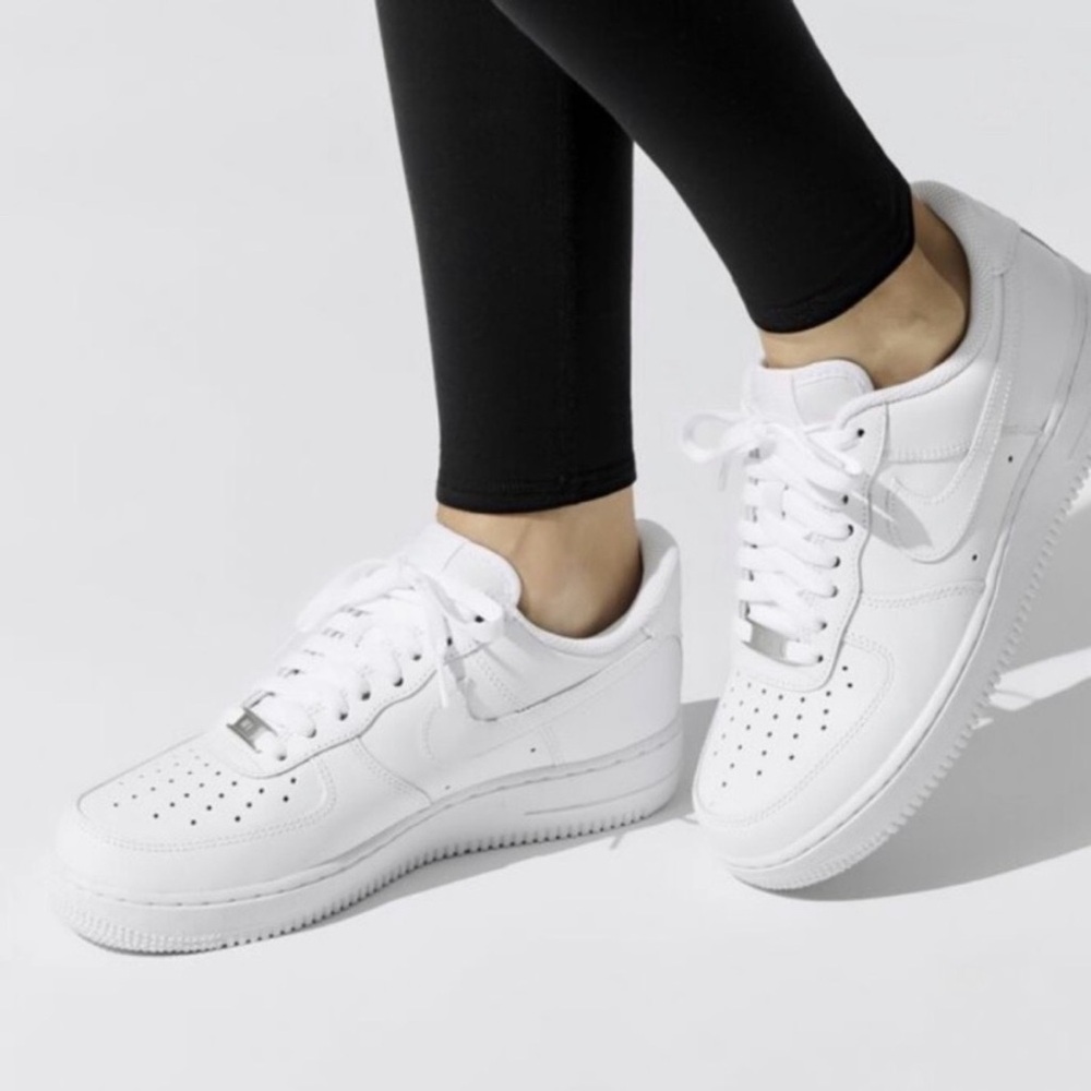 Nike Air Force 1 Sneakers Womens Size 7
